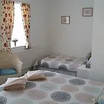 The Pilatus - Guest House